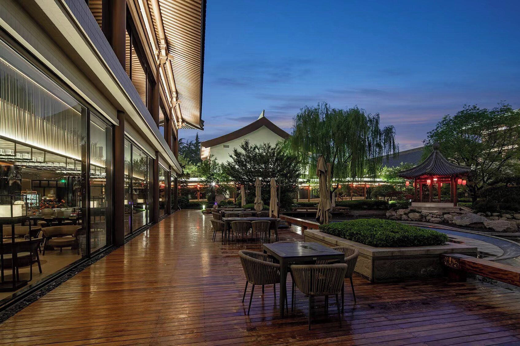 Outdoor dining