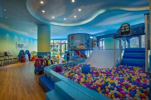 A children's play area with a ball pit, slides, and colorful play structures. - Hongtang Bay Jianguo Resort Sanya (Sanya)