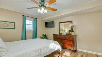 1 bedroom, iron/ironing board, free WiFi, bed sheets