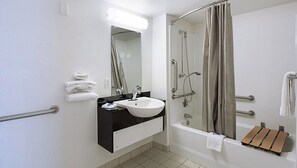 Bathroom - Magnuson Hotel Baton Rouge East (Baton Rouge)