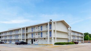 A multi-story motel with a flat roof and a central entrance. - Magnuson Hotel Baton Rouge East (Baton Rouge)