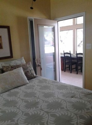 1 bedroom, desk, WiFi