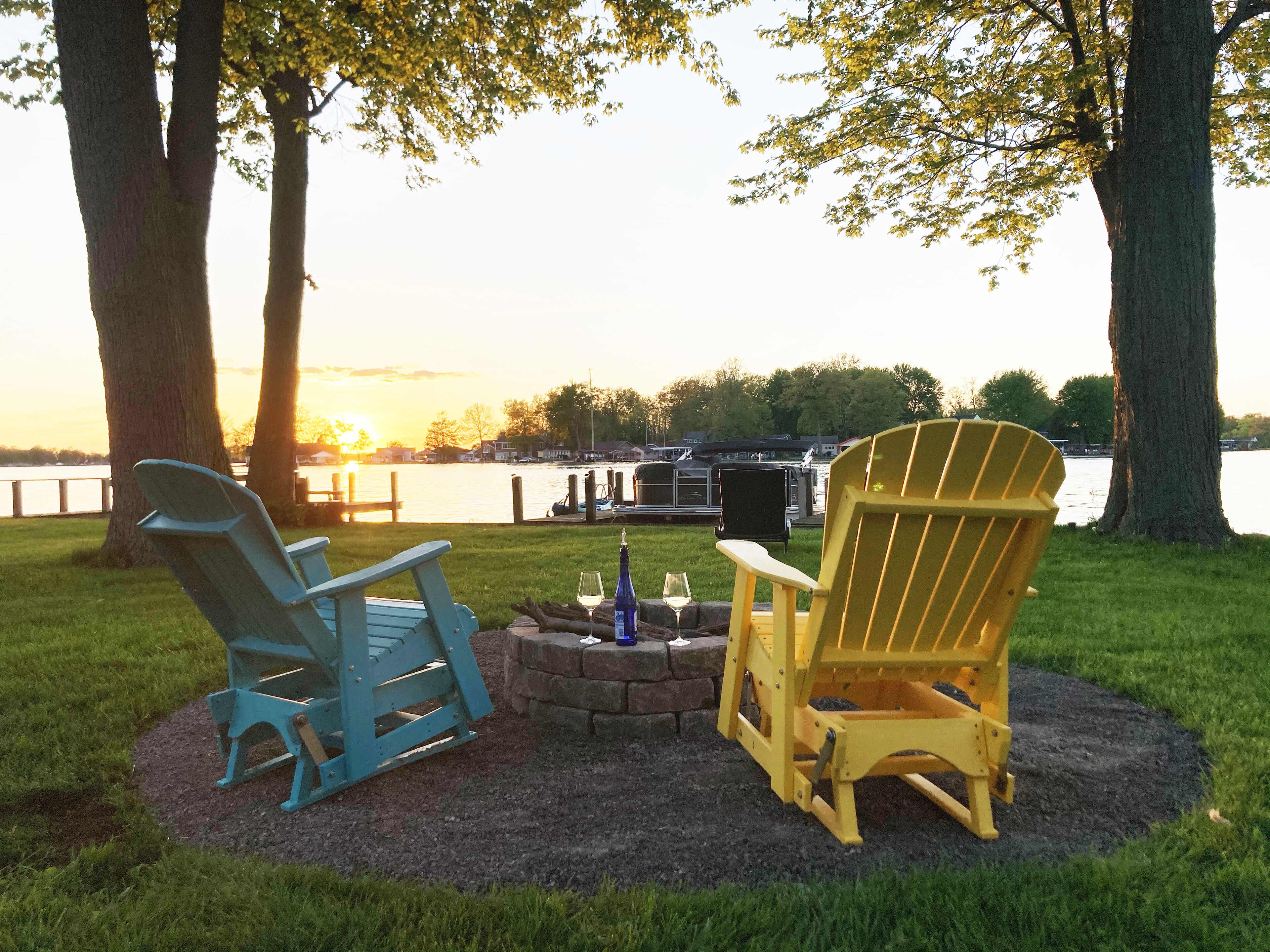 Relaxing Lakehouse Getaway - With or without the kids!