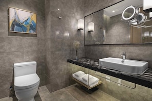 Bathroom - Holiday Inn Chengdu Airport (Chengdu)