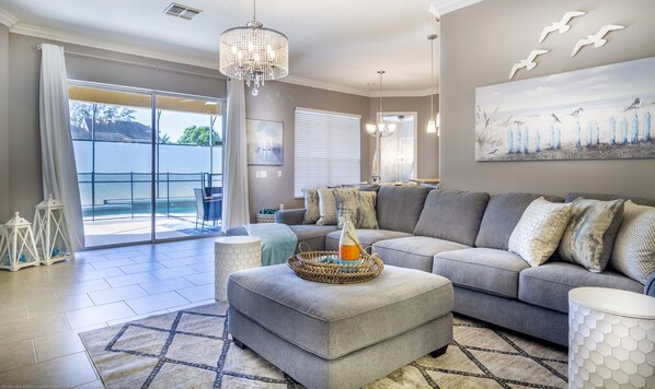 Smart TV, fireplace, video games, DVD player - Park Place! Spacious Home, 7 Minutes To Disney, Pool and Theatre. (Kissimmee)