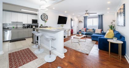 21Floor-2BR/1Bath/- King/Queen bed, Parking/Downtown view