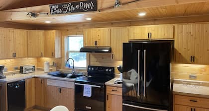 Peace on the river. Wakulla springs nearby. Wakulla River adjoins property’.