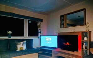 Smart TV, fireplace