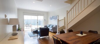 Adelaide | 3BR Norwood Townhouse | Fringe Stay + Wi-Fi + Parking + Smart TV | Walk Everywhere