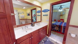 Hair dryer, towels - Pet friendly condo w. community pool + partial ocean views! (Tybee Island)