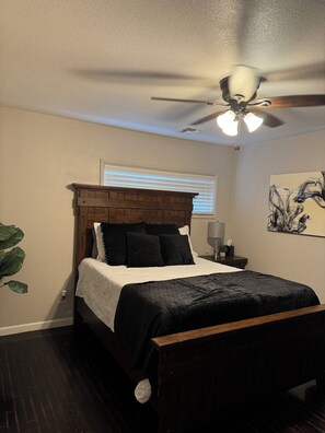 4 bedrooms, iron/ironing board, free WiFi, bed sheets