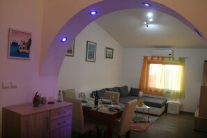 TV, fireplace - Apartment Ema, 4+1 (Sveti Juraj)