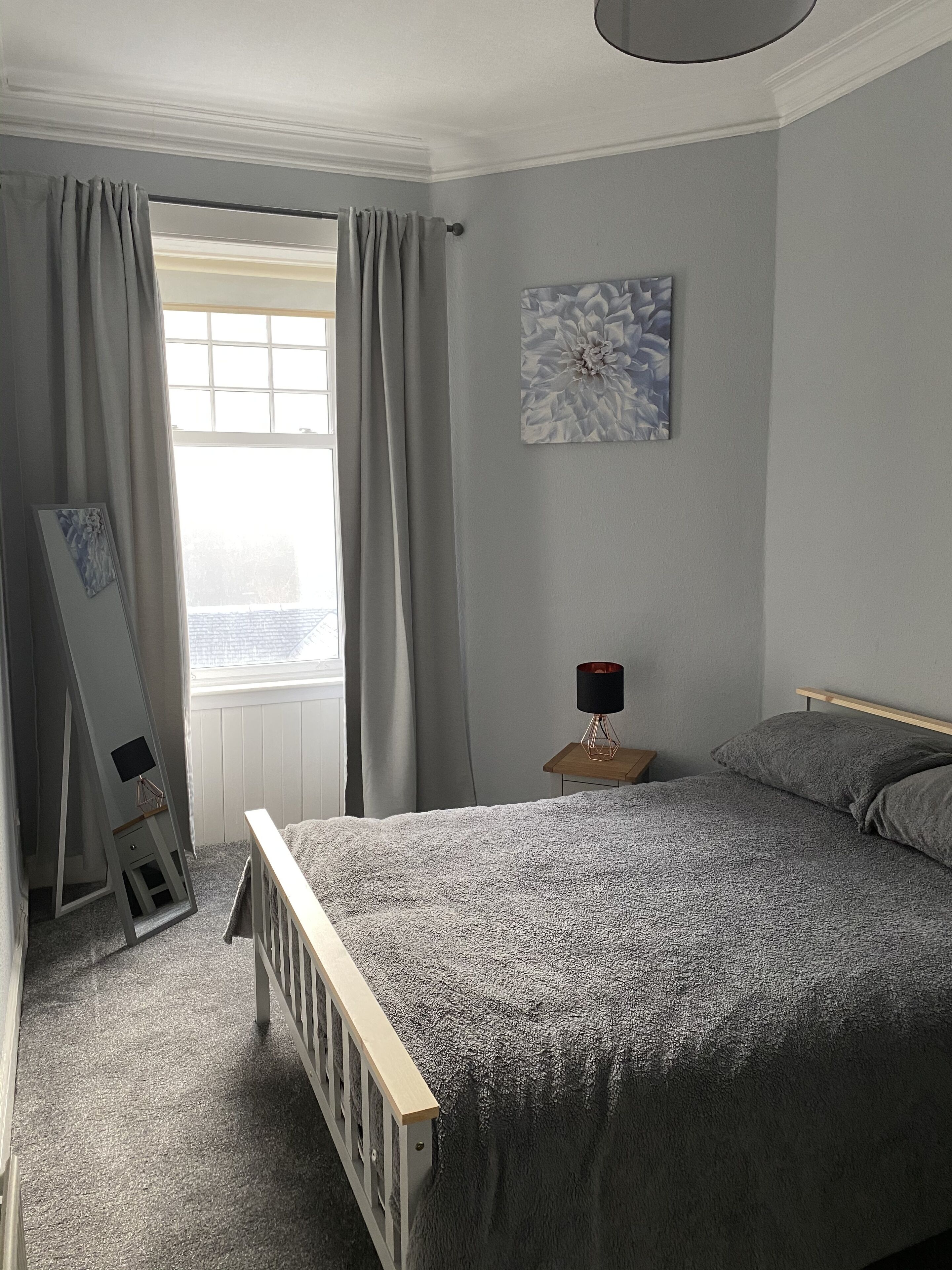 2 habitaciones, tabla de planchar con plancha y wifi gratis 