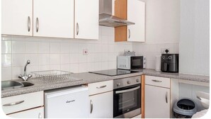 Coffee/tea maker, fridge, microwave, oven - Our Wee Getaway (Rothesay)