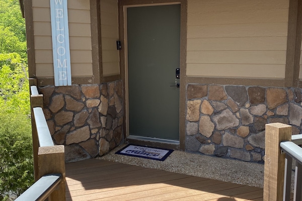 Front of Villa Welcome to your Lake Home!