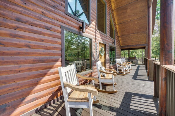 Terrace/patio - 'Penny Lane Lodge' Broken Bow Cabin < 6 Mi to Lake (Broken Bow)