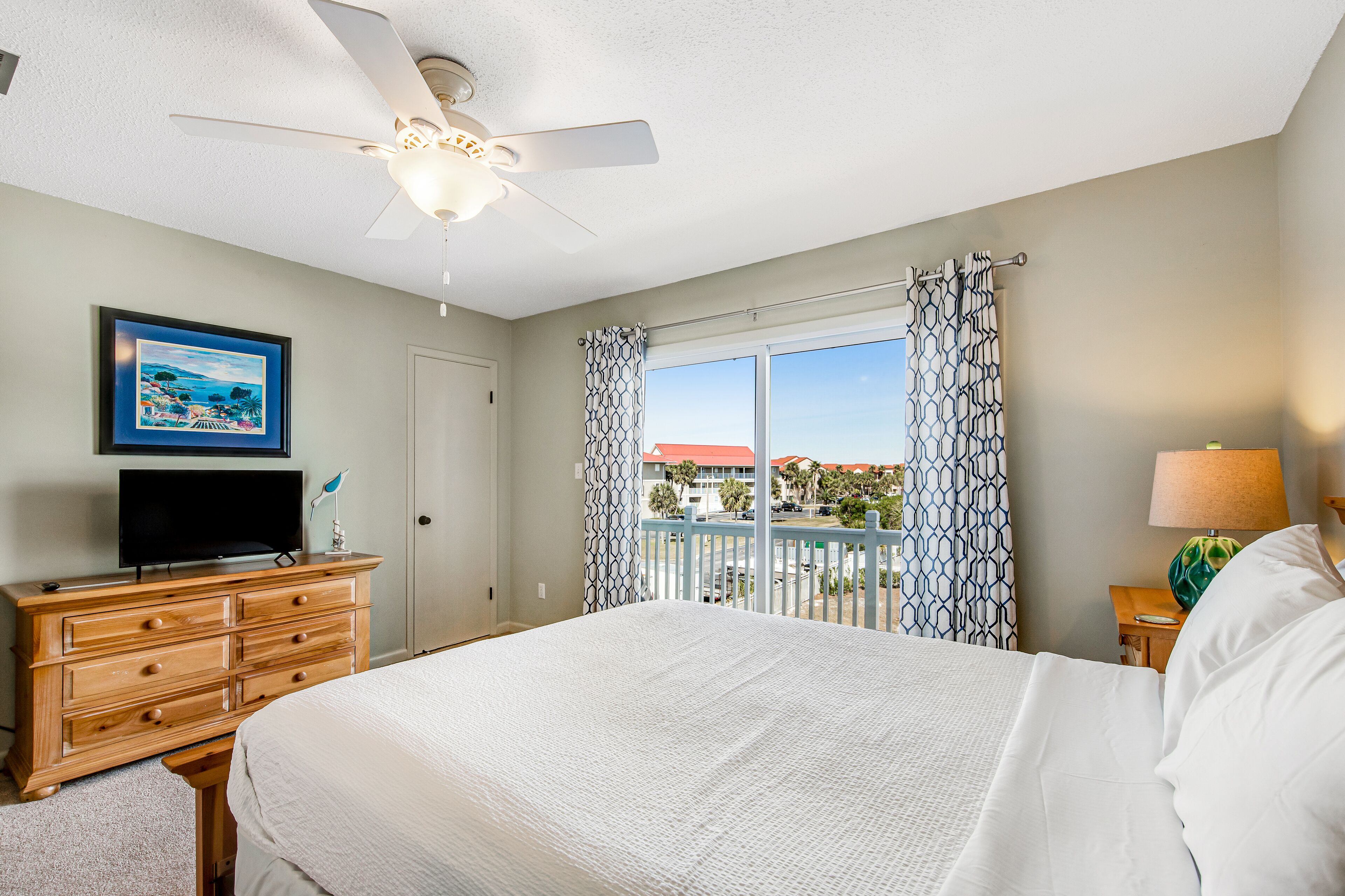 2 bedrooms, iron/ironing board, free Internet, bed sheets