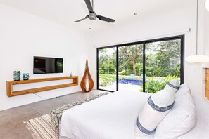 5 bedrooms, iron/ironing board, WiFi, bed sheets