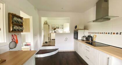 Blue House Pantin, between waves and meadows