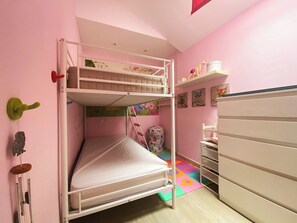 3 Schlafzimmer, Schreibtisch, Reisekinderbett, kostenloses WLAN