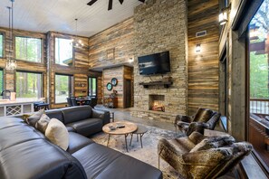 Smart TV, chimenea, videojuegos, reproductor de DVD
