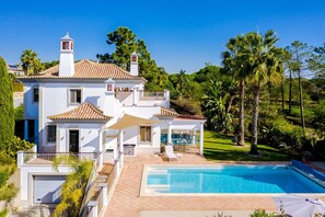 Et oppvarmet basseng