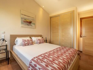 4 habitaciones, tabla de planchar con plancha y wifi 