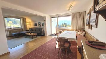 Fernseher, Stereoanlage