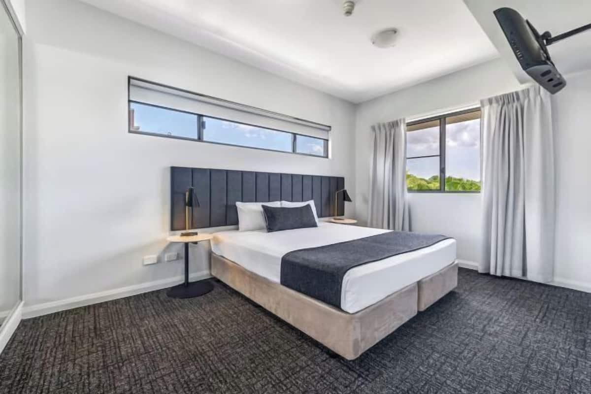 1 bedroom, in-room safe, desk, laptop workspace