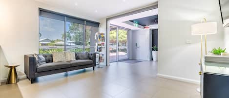 Coin salon dans le hall