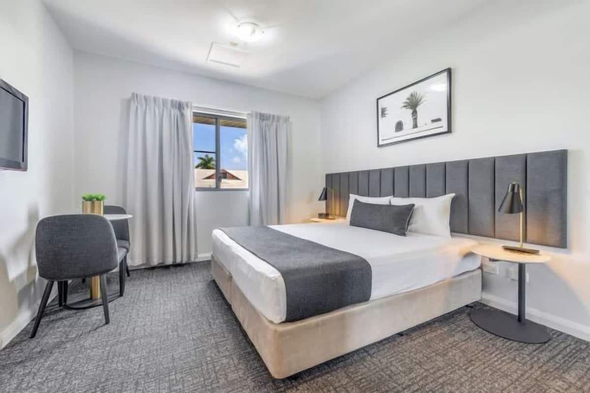 1 bedroom, in-room safe, desk, laptop workspace