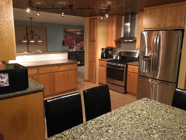 Fridge, microwave, oven, stovetop - Ryder Cup 2021 - Home near Lake Michigan, 6 miles from Whistling Straits (Sheboygan)