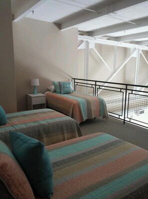 2 bedrooms, WiFi - Family Friendly 2 bed, 2 bath ~ Loft at the Lake (Sandusky)