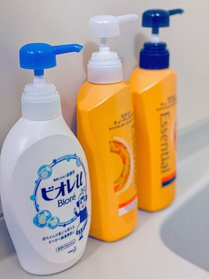 Hårføner og håndklær