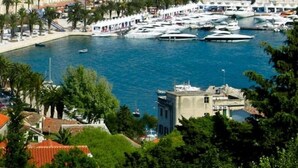 A coastal cityscape with a marina filled with boats, historic buildings, and a prominent stone staircase. - Luxury spacious studio in the heart of Split (Split)