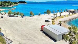 A coastal hotel with a parking area, beach access, and a view of the sea. - Luxury spacious studio in the heart of Split (Split)