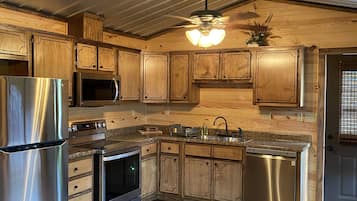 Refrigerador, microondas, placa de cocina, lavavajillas