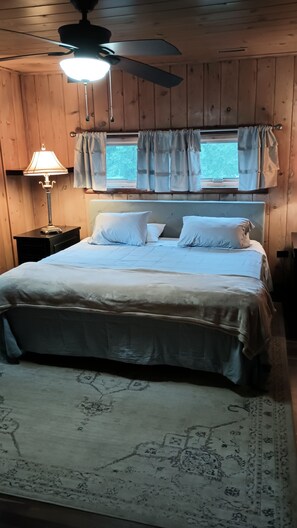 3 bedrooms, desk, free WiFi, bed sheets - Rustic Log Cabin (Osage Beach)