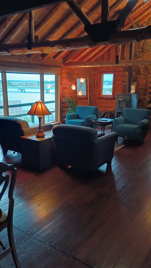 Interior - Rustic Log Cabin (Osage Beach)