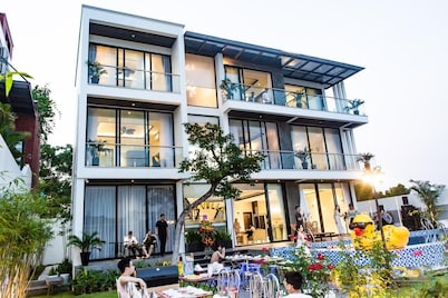 Bay Villa Halong