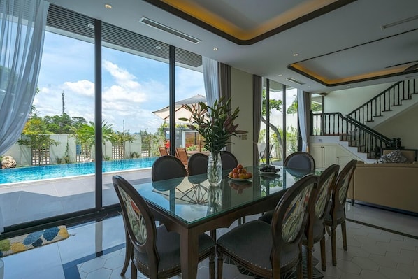 Luxury Villa | Living area | 42-inch LCD TV with digital channels, TV