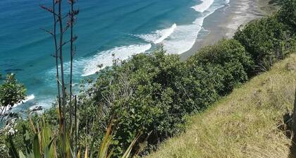 Walking distance to cafes and restaurants