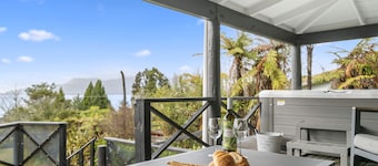 Splendour on Spencer - Lake Tarawera Holiday Home