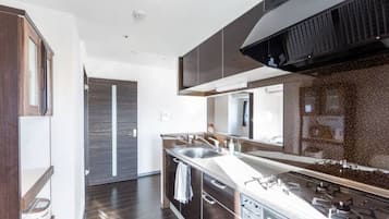 Apartamento, no fumadores | Cocina básica privada | Frigorífico, microondas, placa de cocina y utensilios de cocina