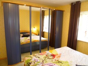 4 Schlafzimmer, Schreibtisch, WLAN