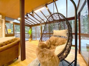 ห้องพัก, ปลอดบุหรี่ | บริเวณนั่งเล่น | ทีวีจอแอลซีดี 65 นิ้ว พร้อมช่องเคเบิล, ทีวี, Netflix