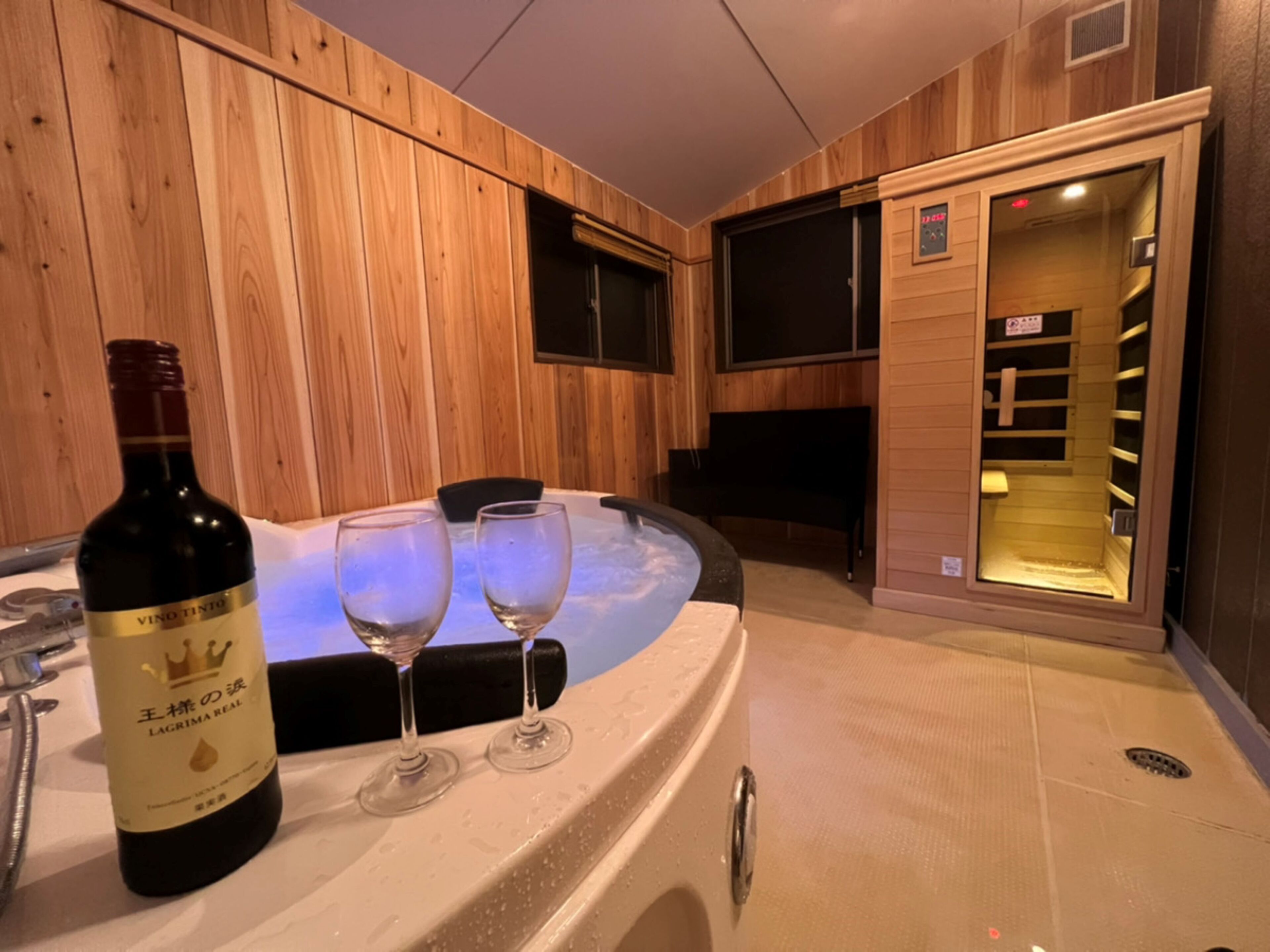 Apartment, Non Smoking | Bathroom | Separate bathtub and shower, free toiletries, hair dryer, slippers