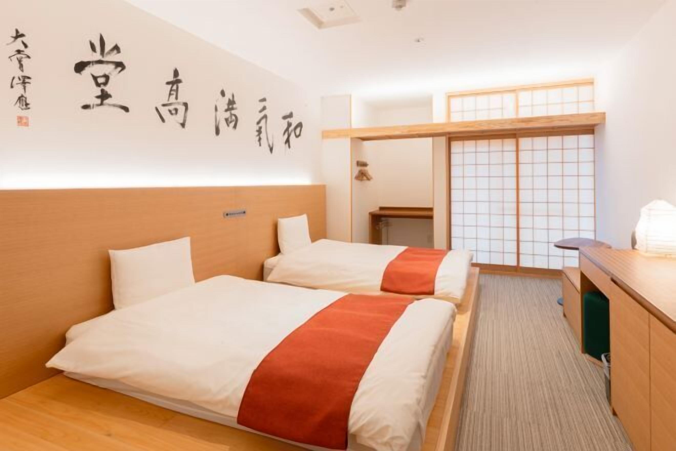 Tempur-Pedic beds, in-room safe, free WiFi, bed sheets