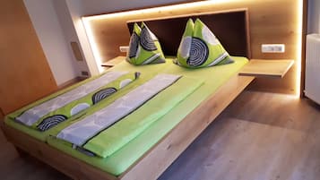 2 bedrooms, WiFi, bed sheets, wheelchair access