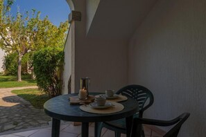 Outdoor dining - Holiday resort, Budoni (Budoni)